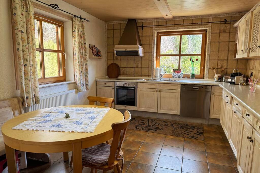 Romantisches Alpenchalet - Mit Sauna Und Kamin - Ruhig Und Zentral Бад-Тельц Екстер'єр фото